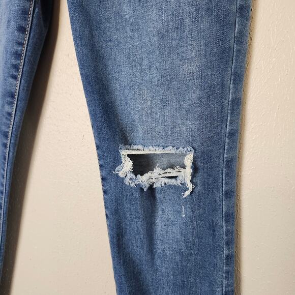 Celebrity Pink Junior's Distressed Skinny High Waist Jeans Size 5 Stretch - Picture 2 of 13